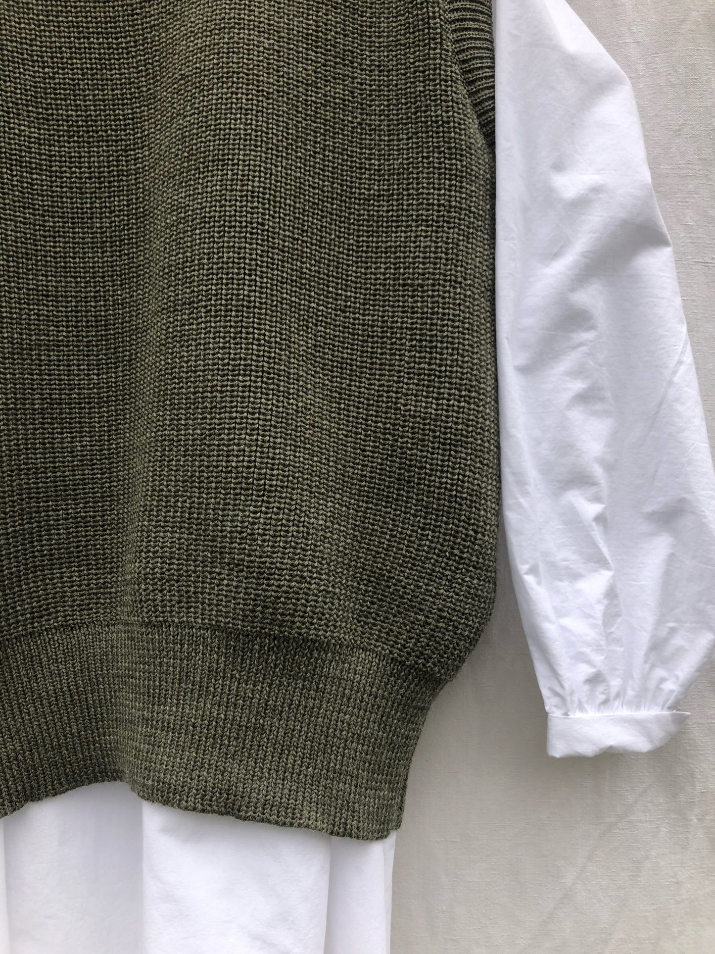 Sleeveless Unisex Sweater - Studio de Lostanges