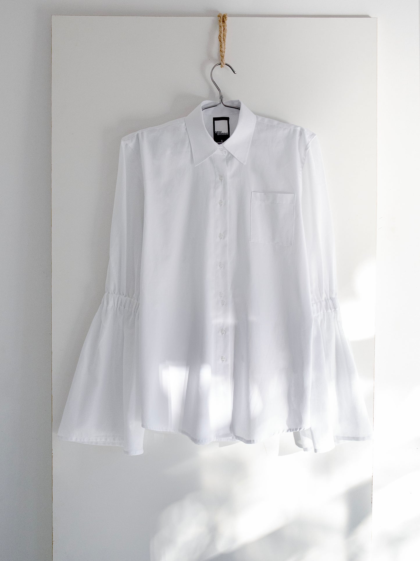 White Cropped Shirt w/ Large Sleeves- Deiv Bassen