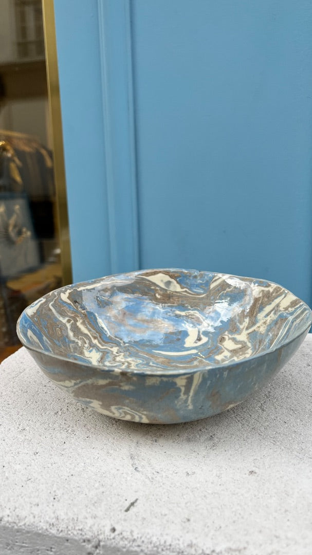 MIMI CONSIGNA  Plato hondo celeste con blanco