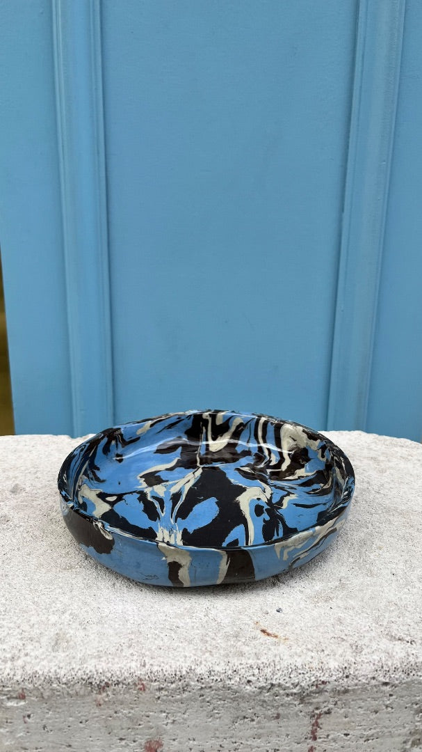MIMI CONSIGNA  plato llano azules con bordes